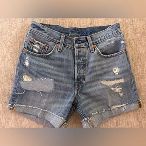 Levi 501 denim shorts size 25